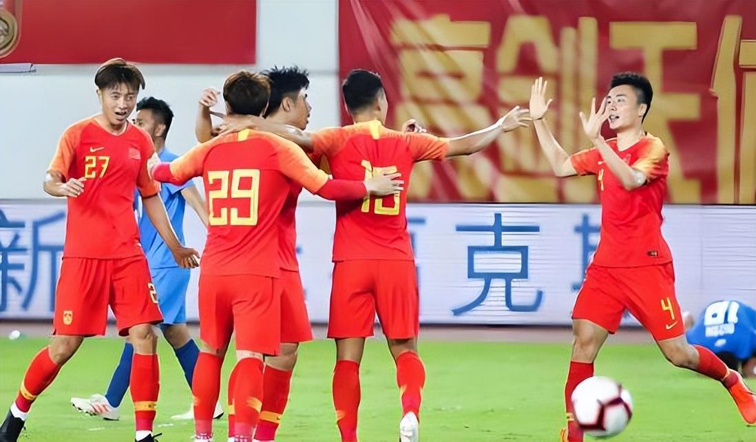 邵佳一在国足完败喀麦隆后，直接发声做出重要决定，赢得球迷点赞